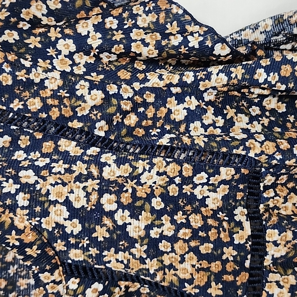 Floral Ruffle Sleeve Top - Picture 2 of 5